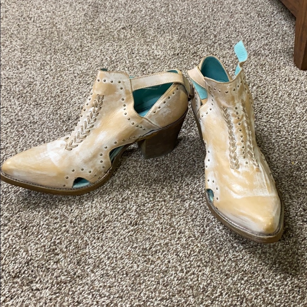Corral booties